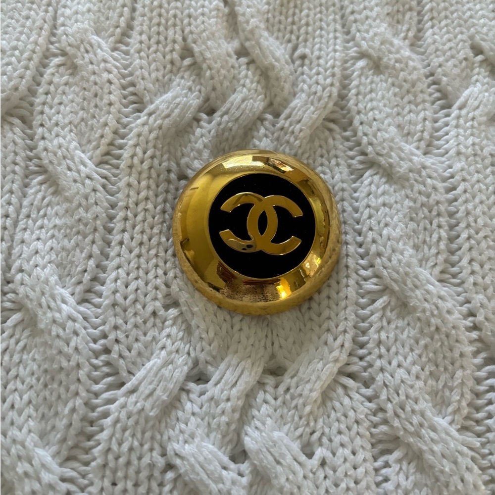 Vintage CHANEL jumbo black & gold clip on earring - single! Excellent condition.